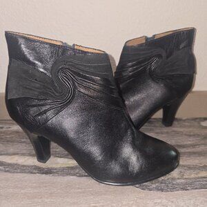 Söfft Women’s Leather Ankle Booties Black Size 7M – Swirl Pleated Detail